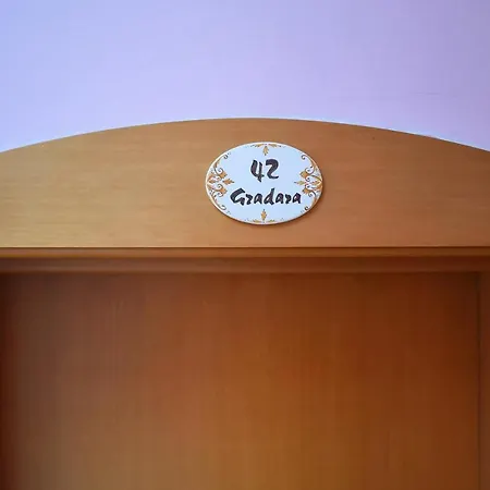 Urbinati Готель